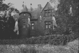 Résultat de recherche d'images pour "creepy houses haunted"