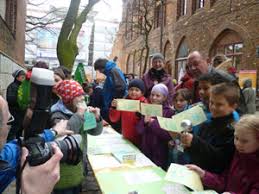 Die grundschule juri gagarin im stralsunder stadtteil knieper nord wurde 1962 als knieper nord i gegründet, 1964 erhielt sie den namen des. Klimadetektive In Der Schule Juri Gagarin Schule Stralsund
