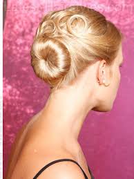 20 haircuts for men with thick hair (high volume) image source : 15 Quick Easy And Cute Hairstyles For University Girls