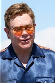 Elton John évoque sa chirurgie esthétique ratée : "Ça n'a même pas  fonctionné"