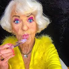 Teresa Bracy's Instagram, Twitter & Facebook