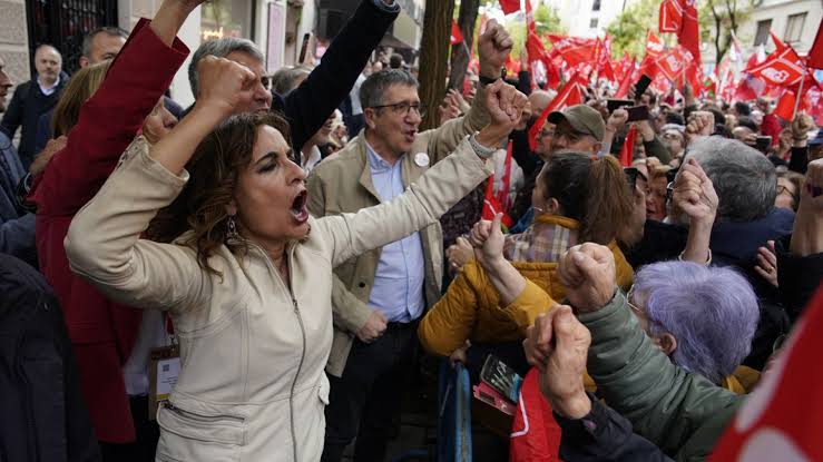 Los socialistas muestran su apoyo a Pedro Sánchez en el Comité de Ferraz y  en las calles | Euronews