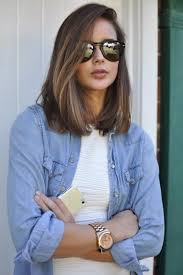 Moderne, féminine et facile à entretenir, elle est la meilleure alliée des femmes élégantes et pressées. Idee Tendance Coupe Coiffure Femme 2017 2018 Formidable Coupe De Cheveux Mi Long Carre Degrade Jpg Madame Tn Magazine Feminin Numero 1 Mode Beaute Shopping Lifestyle