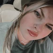 Olivia Gill (@oliviaspeach)