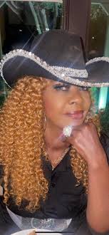 Hello handsome, I am 63 years old, I hope someone greets me🌹