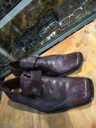 An exclusive selection of women's and men's ready to wear, shoes, accessories and the iconic world of versace home. Sepatu Kulit Merk Gianni Versace Second Original Fesyen Pria Sepatu Sepatu Formal Di Carousell