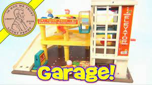 The first year of it's production, the new garage set wasn't very different than the #930. Vintage 1970 Fisher Price Little People Action Garage Toy Set 930 Youtube