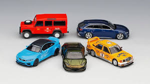 Le Debut Des Precommandes Pour Plusieurs Miniatures De Mini Gt Bmw M4 Mercedes Benz 190e Defender 110