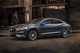 Der erhöhte mitteltunnel schränkt die nützlichkeit des schmalen mittelsitzes ein. 2021 Buick Lacrosse Gets More Refined Than Ever Gm Authority