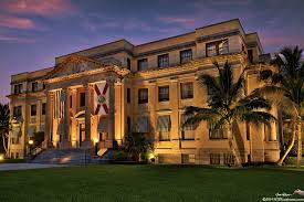 Historic 1916 Palm Beach County Courthouse Old Palm Beach County Courthouse In Downtown West Pal Palm Beach County Downtown West Palm Beach Palm Beach Resort