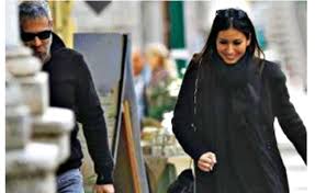 A milano non si parla d'altro: Elisabetta Gregoraci Paparazzata A Roma Con Francesco Bettuzzi Potrebbero Essere Una Coppia Bellissima Foto Ultime Notizie Flash