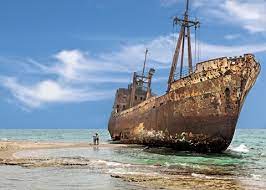 To italians, who dominated the ship's officer ranks and made up a third of its passengers, it is a national embarrassment; Dimitrios Shipwreck Digital Photography Review