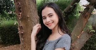 Ia juga merupakan salah satu peserta rising star indonesia season 3. Profil Terlengkap Cathy Fakandi Masa Kecil Dan Keluarga Agama Pendidikan Perjalanan Karier Pacar Atau Kekasih Akun Instagram Hingga Foto Terbarunya Dont Sad