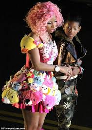 Toys Are Us Nicki Minaj Sports A Dress Made Of Stuffed Animals As She Teams Up With Willow Smith For New Music Video Plus Size Costume Nicki Minaj Costumes