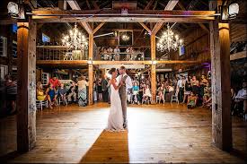 Madison Wedding Photography Of Emily And Nick Wedding Venues Wisconsin Madison Wedding Diy Wedding Planning