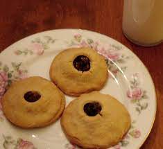 Raisin filled cookies are actually old fashioned sandwich cookies. Old Fashioned Raisin Filled Cookies Recipe Raisin Filled Cookie Recipe Raisin Filled Cookies Cookie Recipes