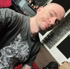 Hey im Dan, 34 from Bedfordshire 😋 looking for some new friends and a  laugh so feel free to message 😊