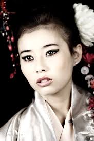 Geisha is an artist of the floating world. Kleine Geisha Sayuri Foto Bild Fashion Indoor Frauen Bilder Auf Fotocommunity