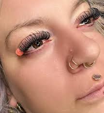 Hey everyone my name is Keeli & I'm a lash tech here in town! If anyone is  looking to get the perfect set of lashes for Valentine's Day I'm your  girl!! I