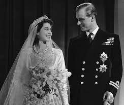 Evlilik yıldönümünden sadece beş ay sonra ve 16 mart'ta londra'daki king edward vii's. Unvanindan Ve Servetinden Aski Icin Vazgecen Prens Philip