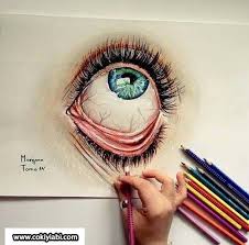 Karakalem Ile Cizilmis Bayan Gercek 3d Renkli Goz Cizimleri Ve Teknikleri Guzel Sozler Eye Drawing Color Pencil Art Colorful Drawings