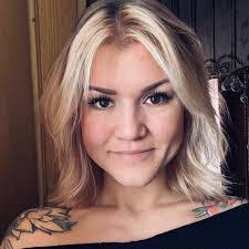 Dana Pfeiffer's Instagram, Twitter & Facebook