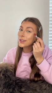 Holly Ray's Instagram, Twitter & Facebook