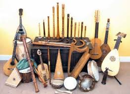 Until the beginning of the 16th century, instruments were considered to be less important than voices. Pin By Goulwen Le Cocq On General Music Renaissance Instruments Musical Instruments Musicals