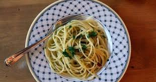 Spaghetti With Oil Garlic Chili Spaghetti Aglio Olio Recipe Spicy Recipes Chili Spaghetti How To Cook Pasta