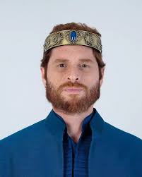 Rei Davi 💙👑 Olha a coroa feita especialmente para o @cirilloluna usar na  série #Reis. Parabéns para os profissionais que trabalham em cada detalhe  👏👏👏❤ 📷: @byfranciscomodelista