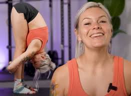 3 Non-Negotiable Morning Stretches Yoga Experts Swear By