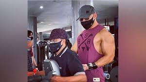 Deddy telah menunjukkan ketertarikannya di bidang sulap sejak usia 8 tahun. Budi Karya Ngegym Dibantu Deddy Corbuzier Ernest Prakasa Tanya Tarif Pt Seleb Tempo Co