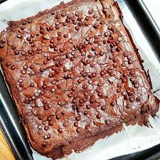 Jangan lupa untuk merekatkannya dengan tepung terigu yang sudah dicampur air. Cara Membuat Chewy Brownies Coklat Colatta