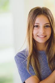 Belle Warren's Instagram, Twitter & Facebook