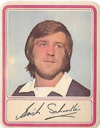 Happy Birthday 🥳 to Desmond George Bremner (born 7 September 1952), a  Scottish former professional football midfielder. He made more than 600  league appearances for clubs in both Scotland and England, was