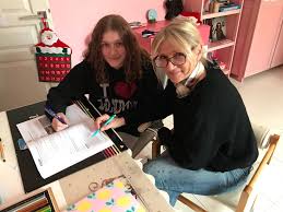 Ma fille était en dépression": cette maman de six enfants contrainte  d'opter pour l'école à la maison (et elle "ne le regrette pas")