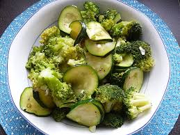 Brokkoli Zucchini Salat Von Sabrini11 Chefkoch Rezept Rezepte Zucchini Eintopf Brokkoli Salate