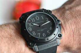 Below zero occasionally stumbles with its story, but it does a brilliant job of keeping you on the edge of your. Hands On Hamilton Khaki Navy Belowzero Tenet Limited Edition