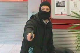 Er wurde nachts auf der straße überfallen. Elf Bank Uberfalle In Der Region 13 000 Euro Belohnung Fur Entscheidenden Hinweis Pfaffenhofen Today