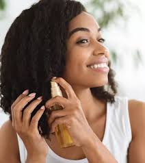 5 Benefits of Beeswax For Hair, How To Use It, And Side Effects