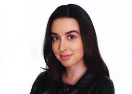 This Gen-Z Entrepreneur Is Defying The Zuckerberg, Jobs And Gates Dropout  Path