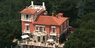 Meghan Markle And Prince Harry Vacationed At Elton John S French Home French House Elton John House Tiny Cottage