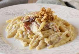 Pasta Con Crema Di Noci E Speck Idea Primo Piatto Senza Panna Un Piatto Ricco E Gustoso Da Preparare Velocemente R Ricette Ricette Facili Pasta Alla Ricotta