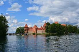 Vilnius ist die historische hauptstadt von litauen (auch das rom des ostens das malerische schloss rundale ist wahrscheinlich das berühmteste schloss lettlands. Estland Lettland Litauen Rundreise Kultur Natur Im Baltikum