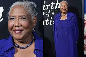 Esther Scott's Instagram, Twitter & Facebook