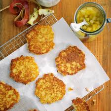 Reibekuchen Mit Apfelkompott Rezept Reibekuchen Rezept Reibekuchen Lebensmittel Essen