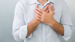 O infarto agudo do miocárdio (iam), também conhecido como infarto ou ataque cardíaco, corresponde à interrupção da passagem de sangue para o coração, o que provoca a morte das células cardíacas e causa sintomas como dor no peito que pode irradiar para o braço. Infarto Do Miocardio Ataque Cardiaco Drauzio Varella