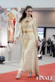 ป กพ นโดย nitrudy ใน thai tradition dress thai wedding ช ดเพ อนเจ าสาว ช ดแต งงาน ช ด