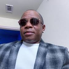 Kevin Grosse's Instagram, Twitter & Facebook