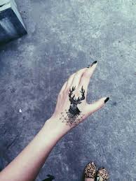 Kendi pinlerinizi keşfedin ve pinterest'e kaydedin! Deer Tattoo On Hand Best Tattoo Design Ideas El Dovmeleri Hipster Dovme Karizmatik Dovmeler